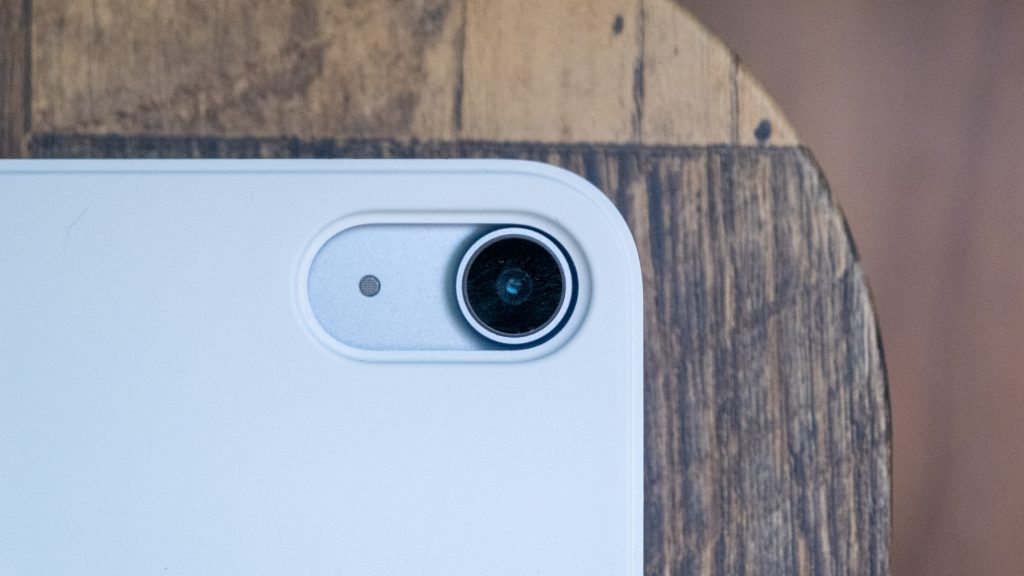 Camera of the Apple iPad Air (2025).
