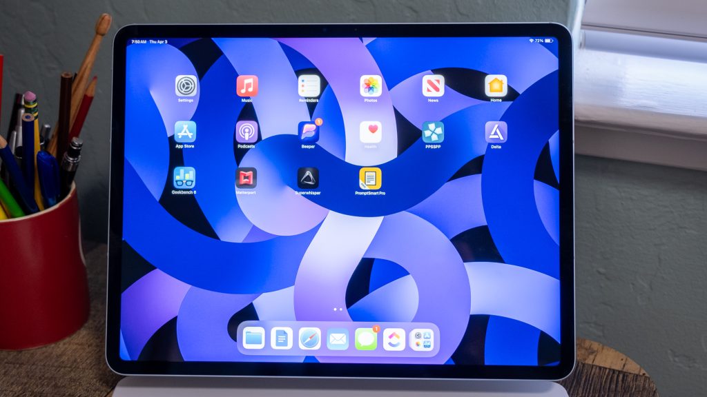 Display of the Apple iPad Air (2025).