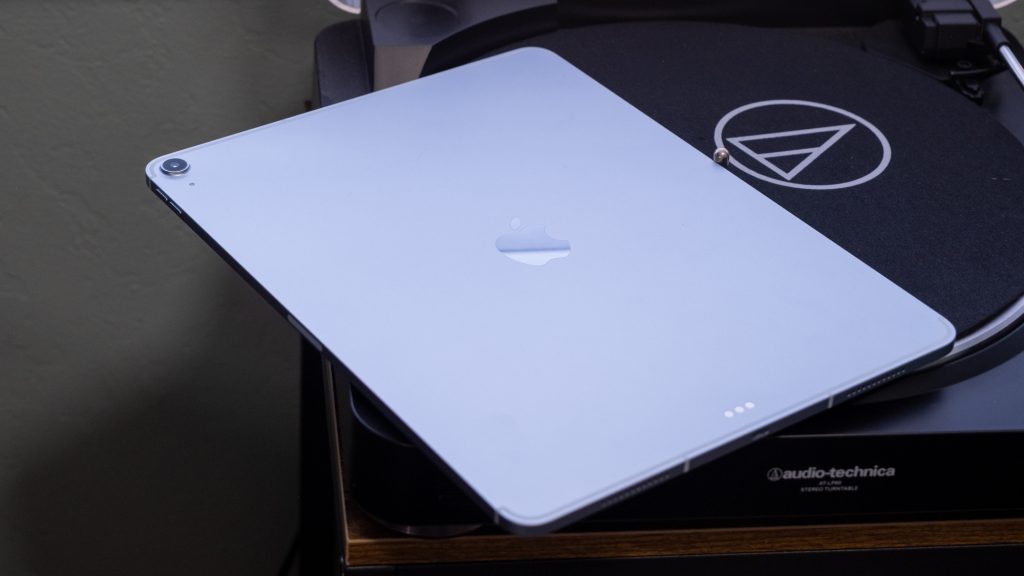 Back of the Apple iPad Air (2025).