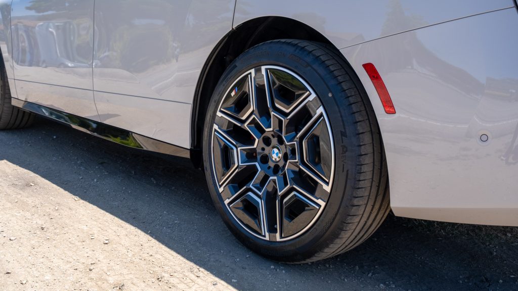 2026 BMW iX xDrive45 Wheel