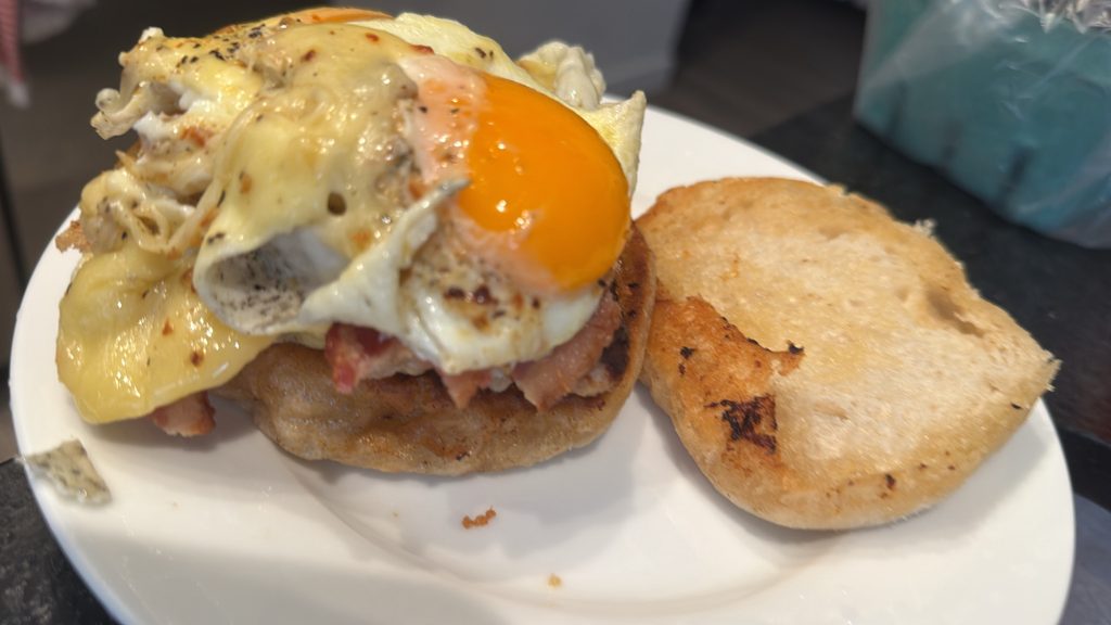 breakfast-sandwich-pan-de-cristal-bread-heirloom-tomato-eggs-sausage-bacon-made-by-smithey-double-burner-griddle-3