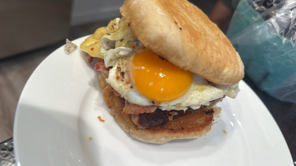 breakfast-sandwich-pan-de-cristal-bread-heirloom-tomato-eggs-sausage-bacon-made-by-smithey-double-burner-griddle-4