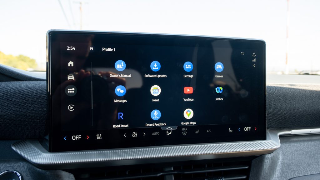 Infotainment screen in the 2025 Ford Explorer Platinum RWD