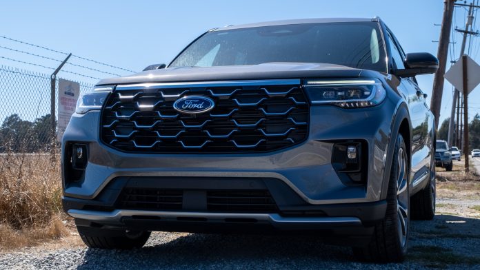 Front of the 2025 Ford Explorer Platinum RWD
