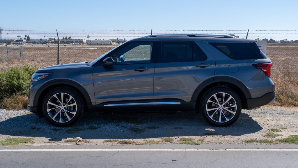 Side of the 2025 Ford Explorer Platinum RWD