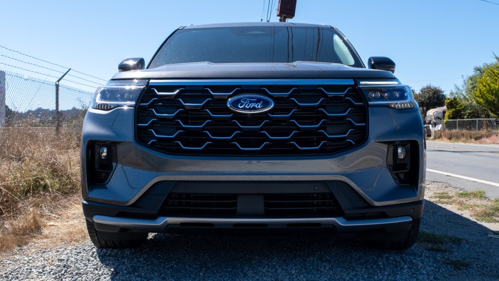 Front of the 2025 Ford Explorer Platinum RWD