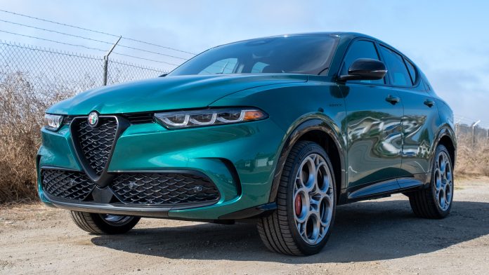Front and side of the Alfa Romeo Tonale