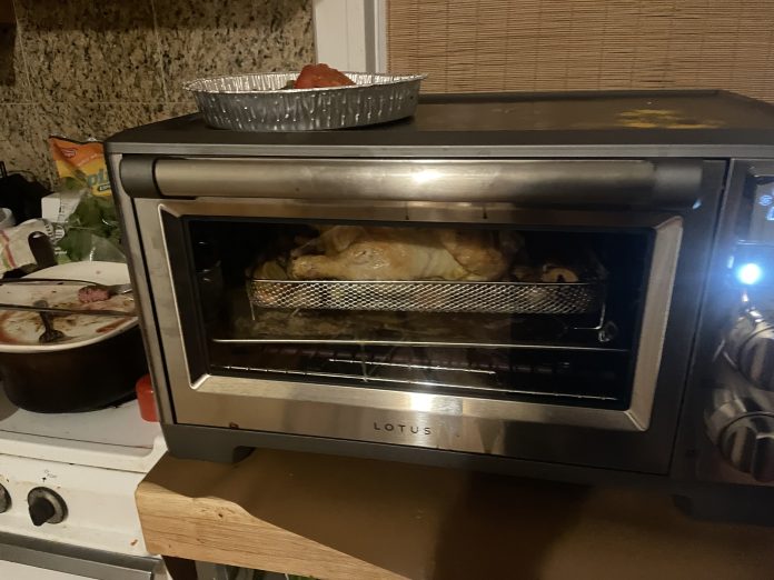 The image shows the Lotus Perfectionist airfrying chicken