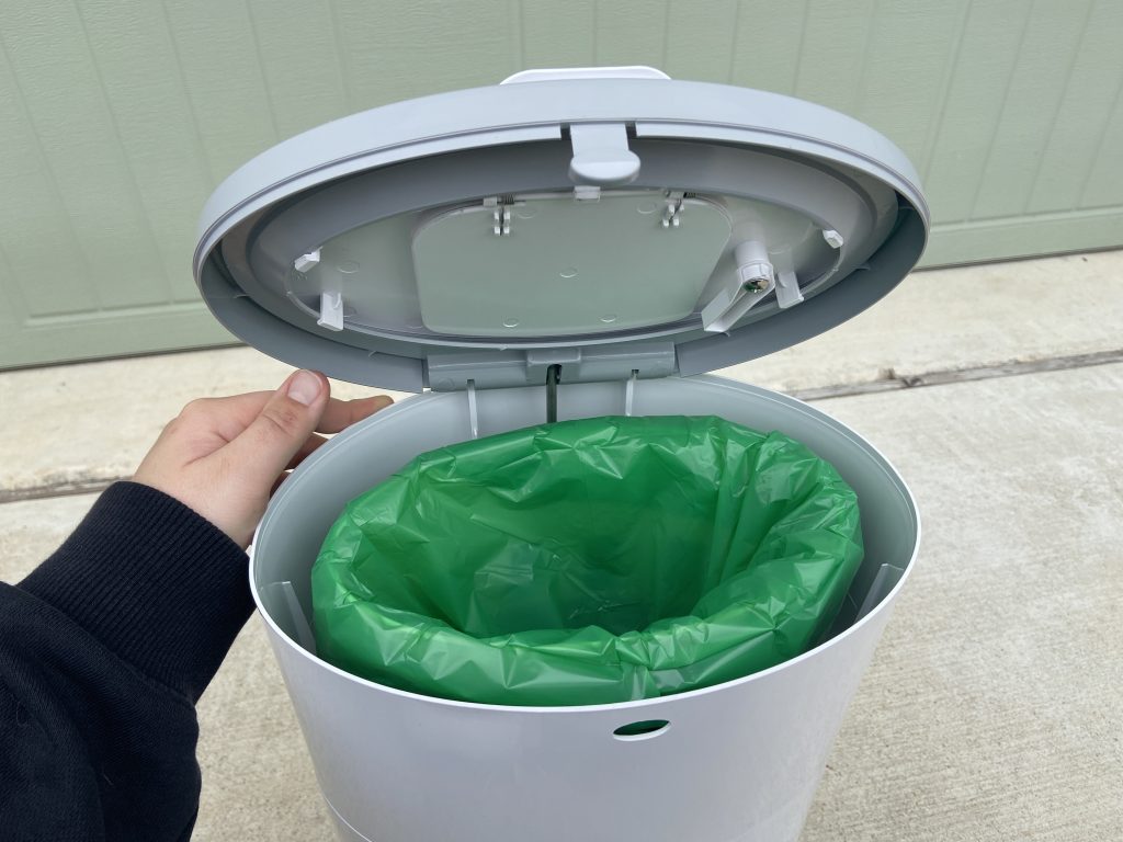 replacement cartridge inside Dekor diaper Plus pail
