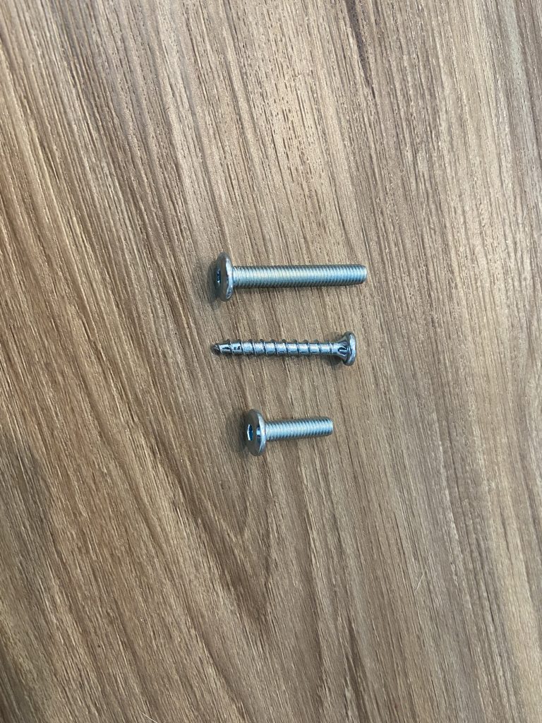 3 screws of different sizes