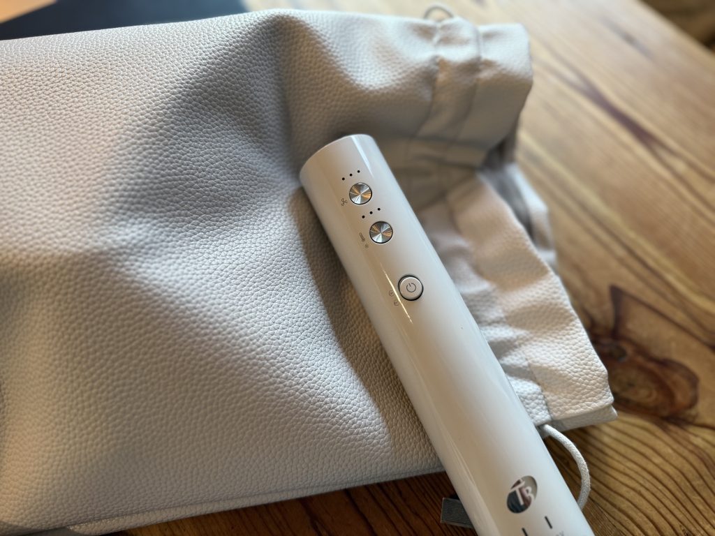 T3 Aire 360 base shown on included tote.
