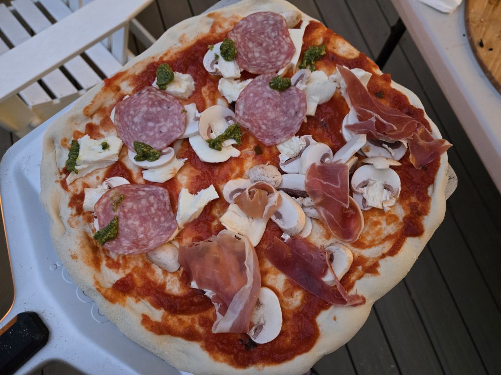 Witt Etna Rotante Pizza Oven prepared pizza